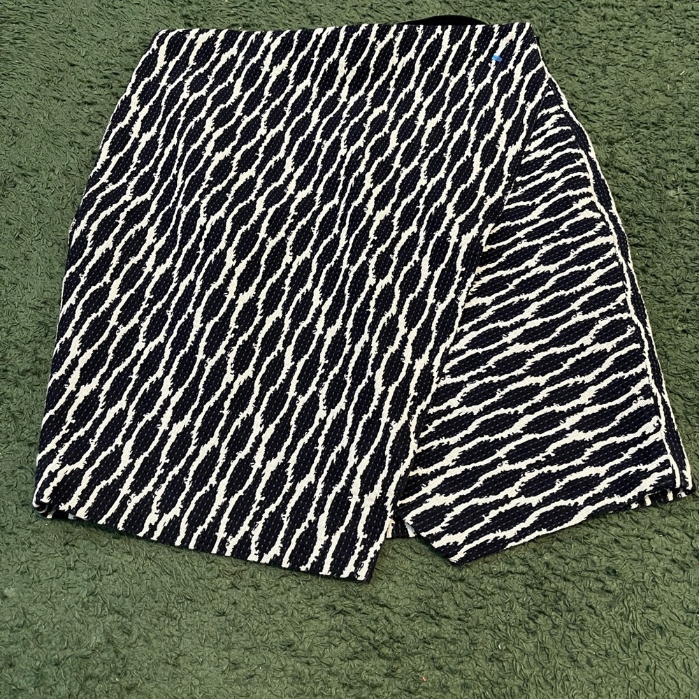 LOFT Professional Navy and White Textured Skirt with slit size small